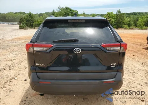 2019 Toyota Rav4 Xle Premium z USA, uszkodzony, nr VIN 2T3A1RFV0KW067639